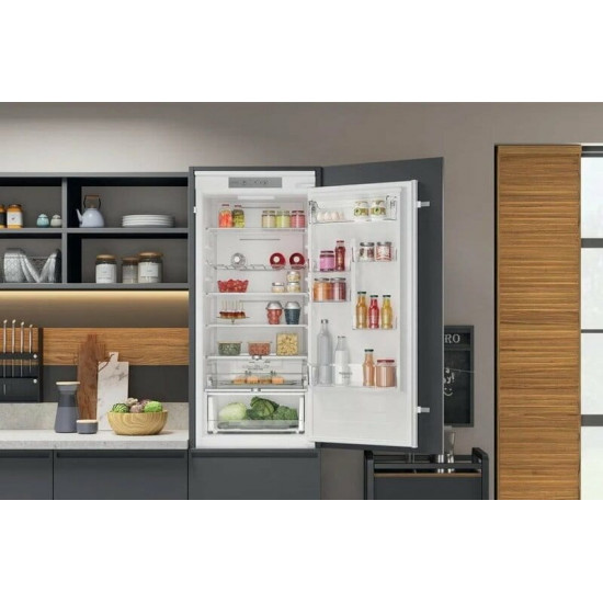 Вбудований холодильник Hotpoint-Ariston HAC20T321