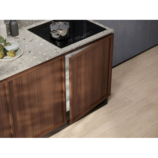 Вбудована морозильна камера Electrolux LYB2AE82S