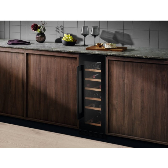 Вбудована винна шафа Electrolux EWUS020B5B