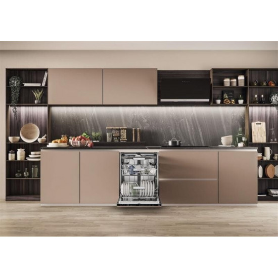 Вбудована посудомийна машина Hotpoint-Ariston HM7 42 L